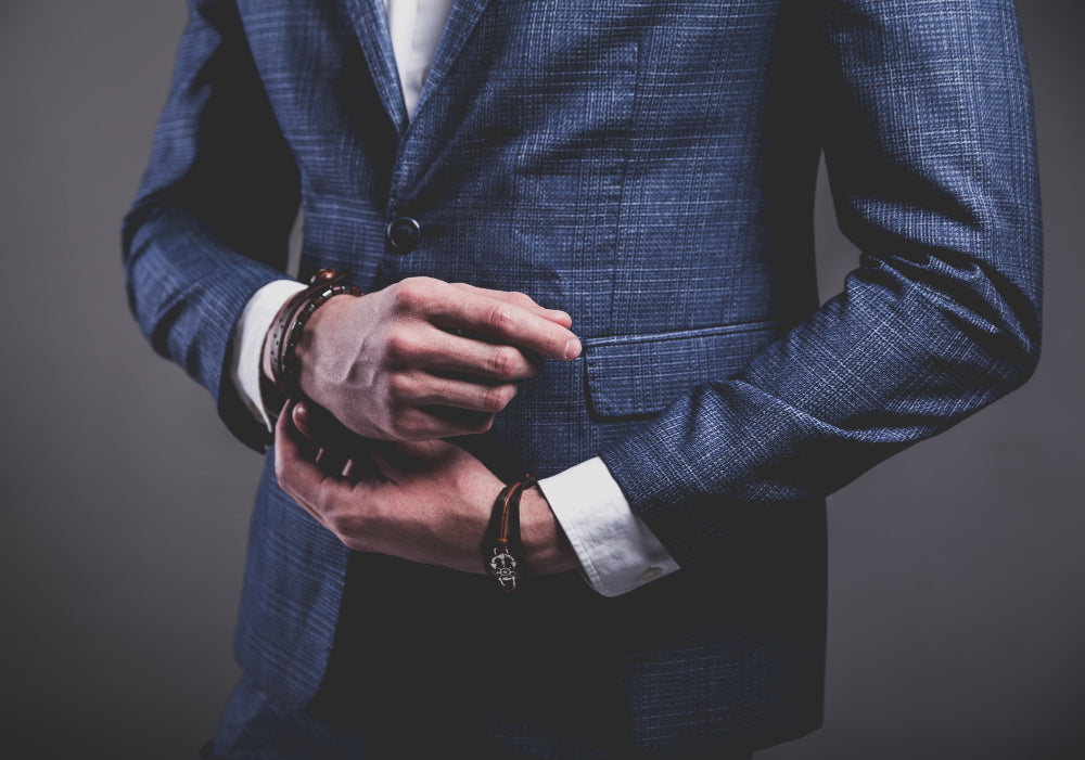 ¿Tienes un reloj favorito? Aquí te explicamos cómo combinarlo con pulseras de cuero